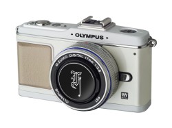 オリンパス、“OLYMPUS PEN”「E-P2」にホワイトモデルを追加 － パン