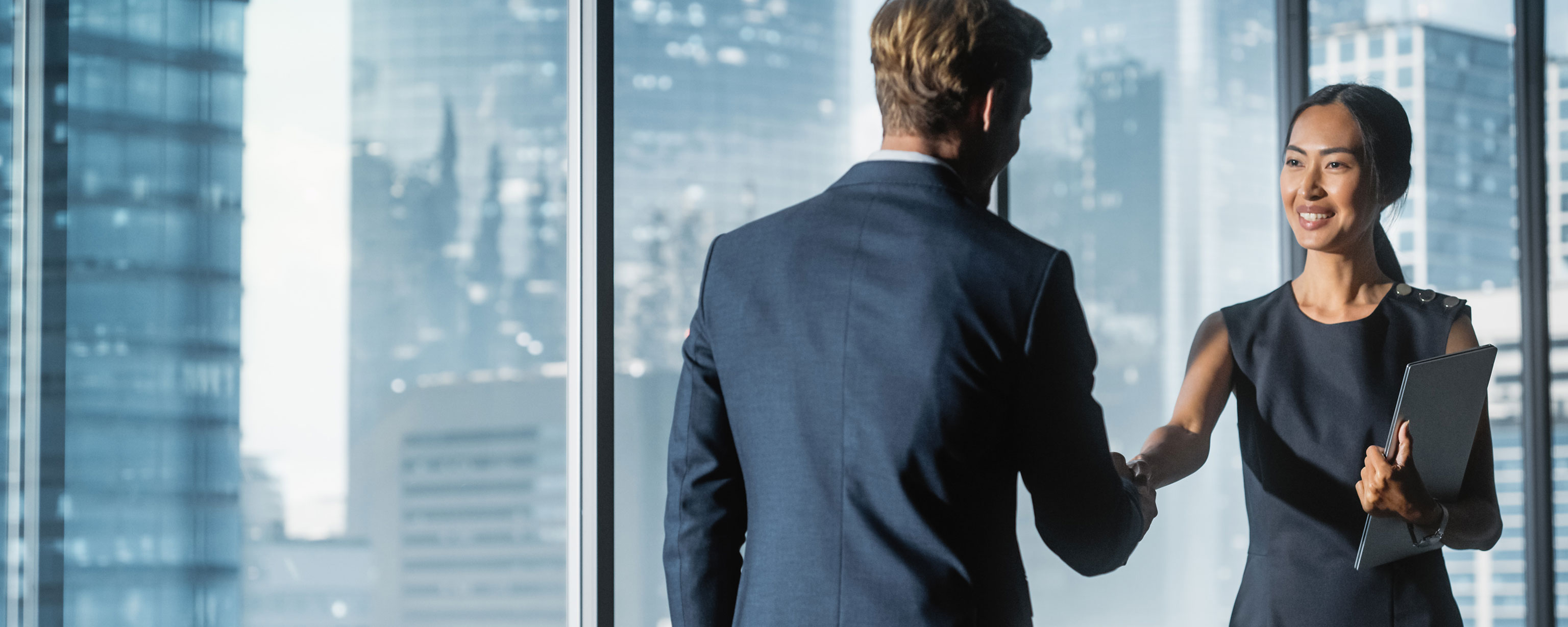 COO（最高執行責任者）とは？CEOとの違いや役割、仕事内容を解説