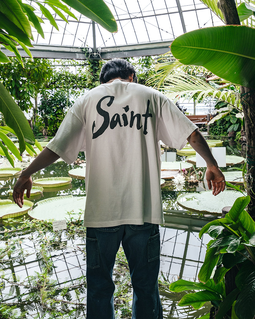 SAINT Mxxxxxx]SS TEE/SUPER DIRTY/WHITE(SM-HR8-0000-025) – R&Co.