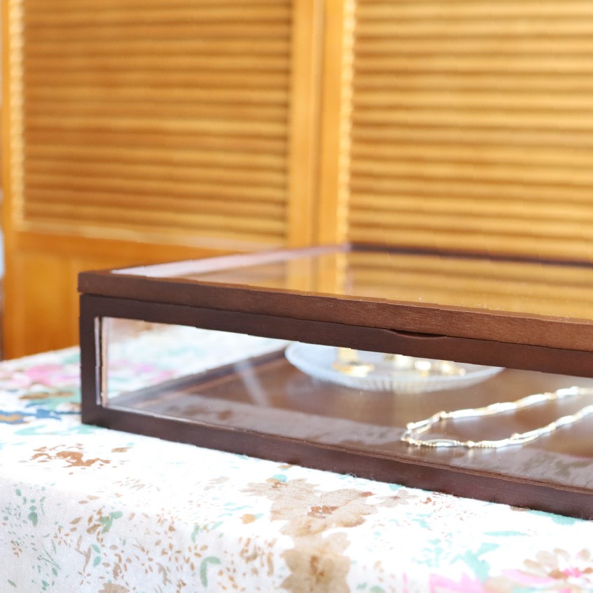 落ち着いたダークブラウンの木製5面ガラスコレクション・ディスプレイ