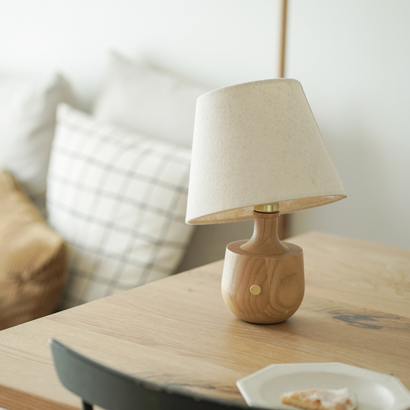 わたしの愛用品-コードレスのテーブルライトSIENIを使って感じた魅力