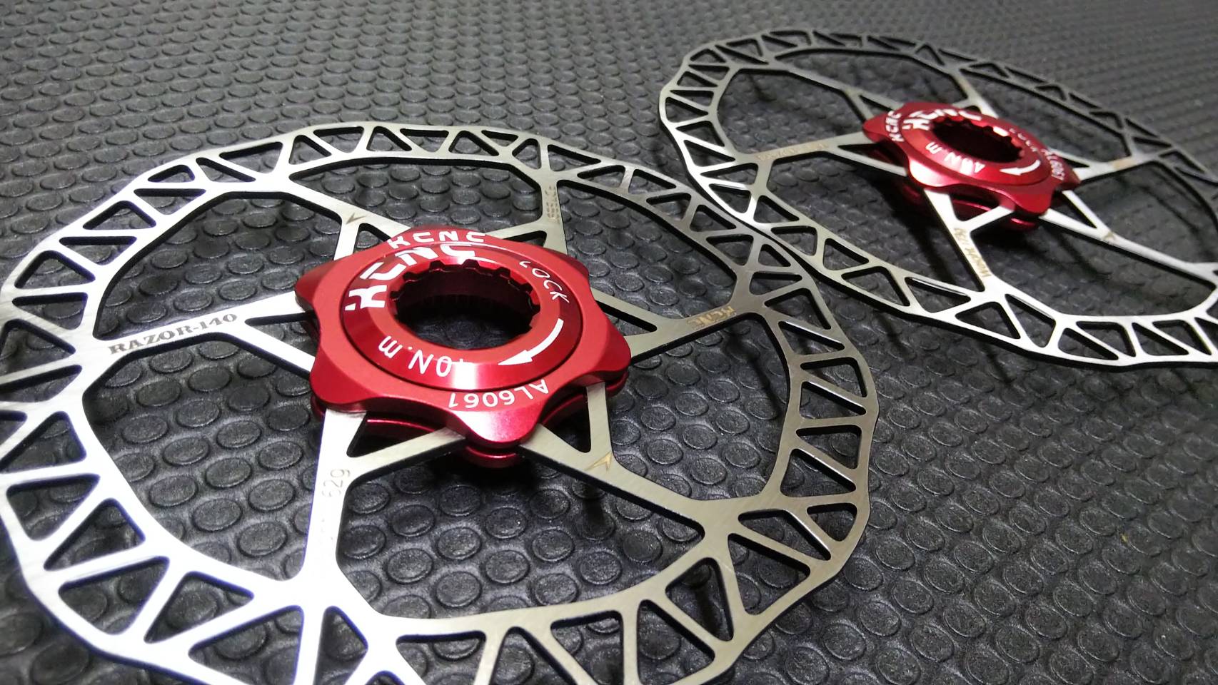 レースで使える超軽量ディスクローター！| KCNC レーザーローターを