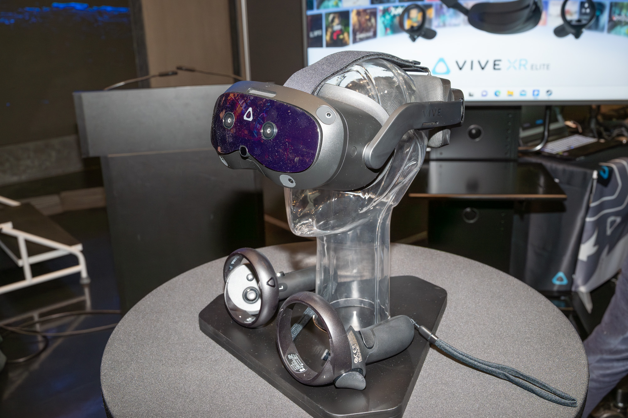 HTC、PC/独立二刀流の新MRヘッドセット「VIVE Focus Vision