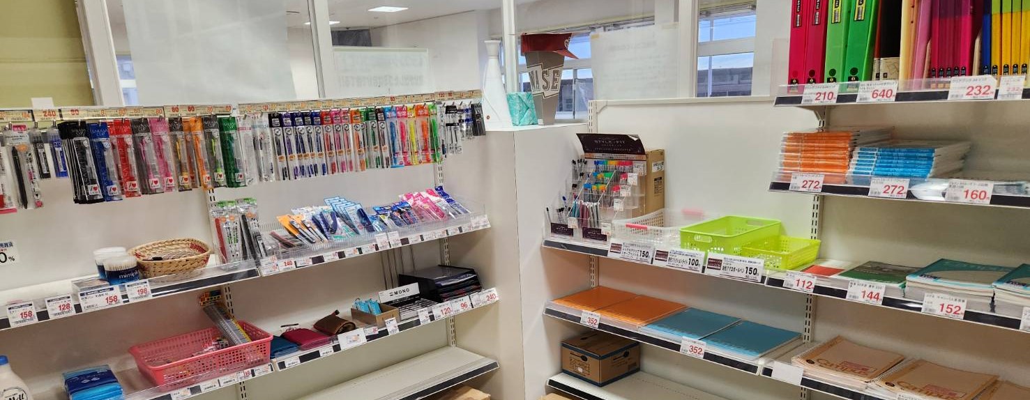 学校生活に必要なものが何でも揃うのが早稲田佐賀の売店です！ | 学園