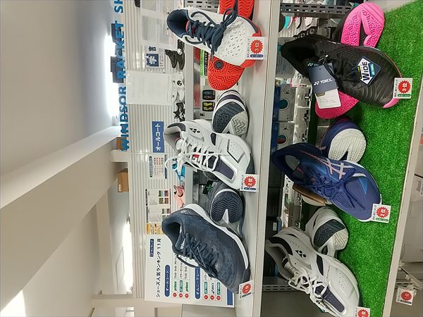 店舗ブログお買い得テニスシューズのページです。