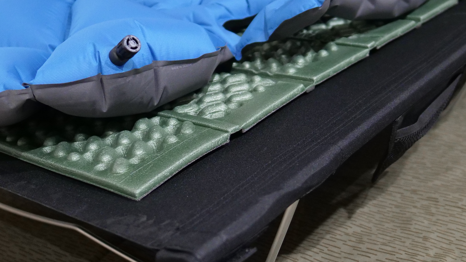 翌日に疲れを残さない！快適睡眠『DOD ワイドキャンピングベッド