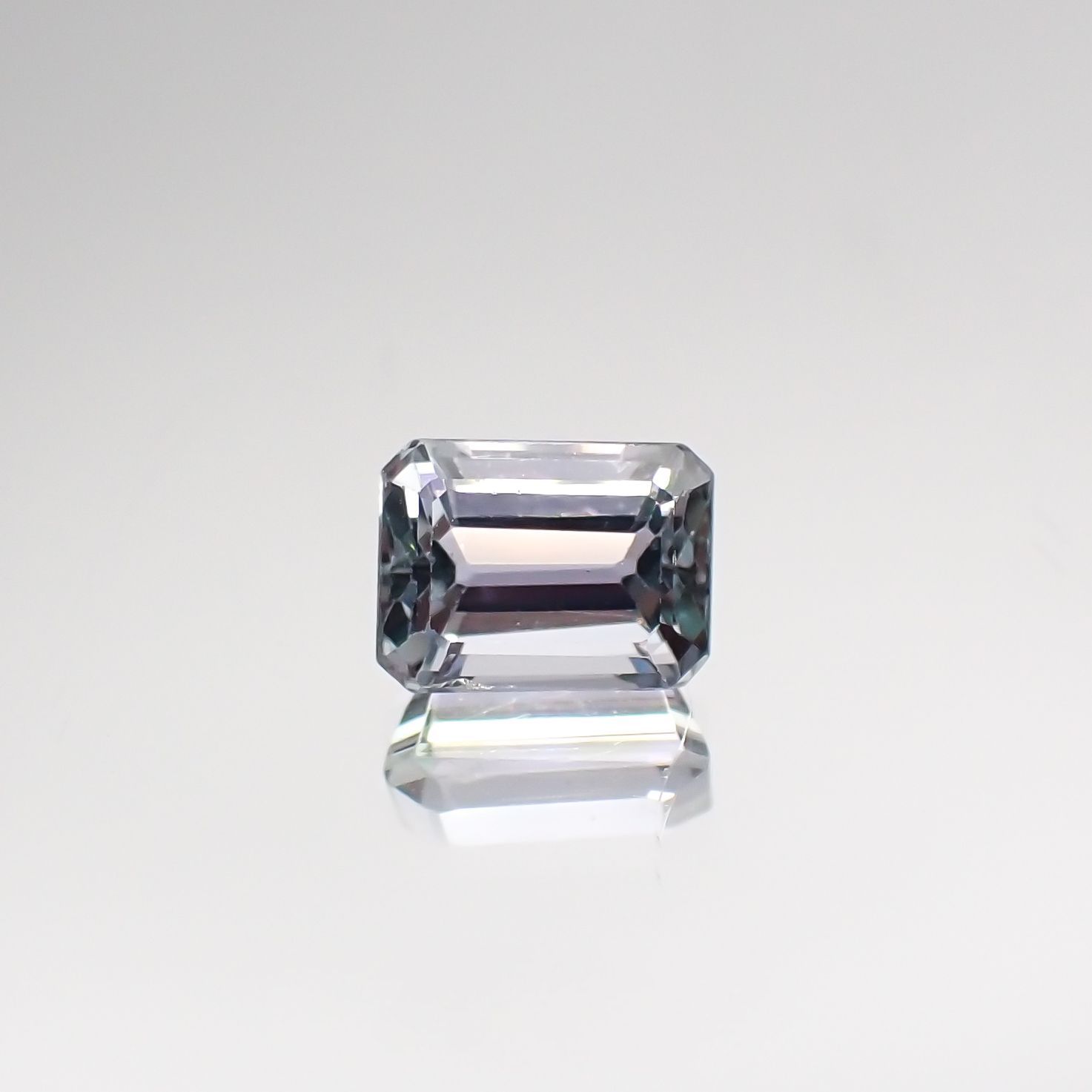 バイカラータンザナイト(宝石名タンザナイト) タンザニア産 ソ付(彩珠