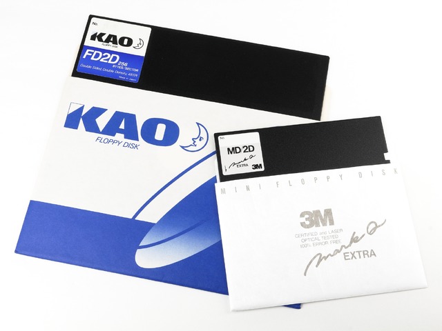 最初に標準規格化された3.5インチFD「倍密度マイクロフロッピー