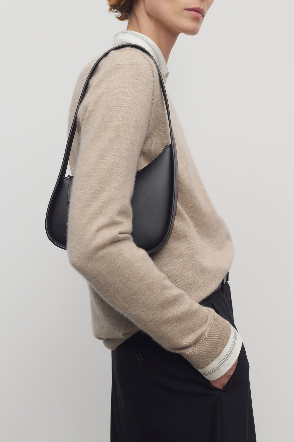 Half Moon Bag Black – The Row