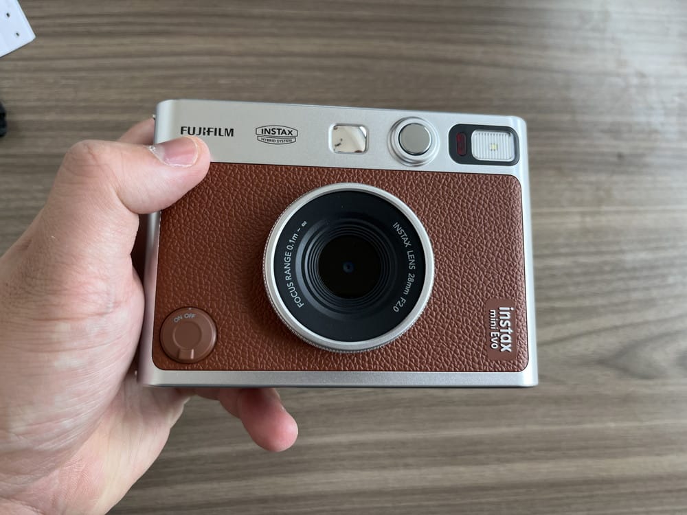 新モデル『INSTAX mini Evo』レビュー、クラシックデザインの高性能