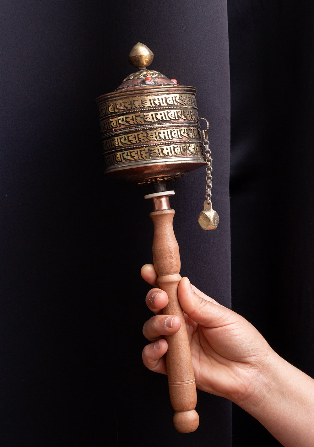高品質】チベット仏教 マントラを唱える 手持ちマニ車 [長さ：約23cm