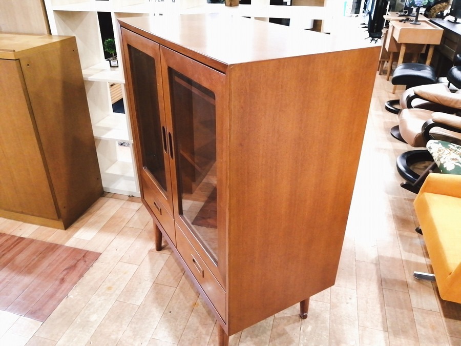 またまた入荷！溢れるヴィンテージ感！カリモク60＋ 2枚扉カップ