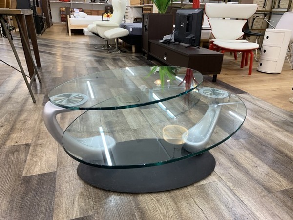 イタリア家具ブランドNAOSのガラステーブルが入荷しました。【幕張店