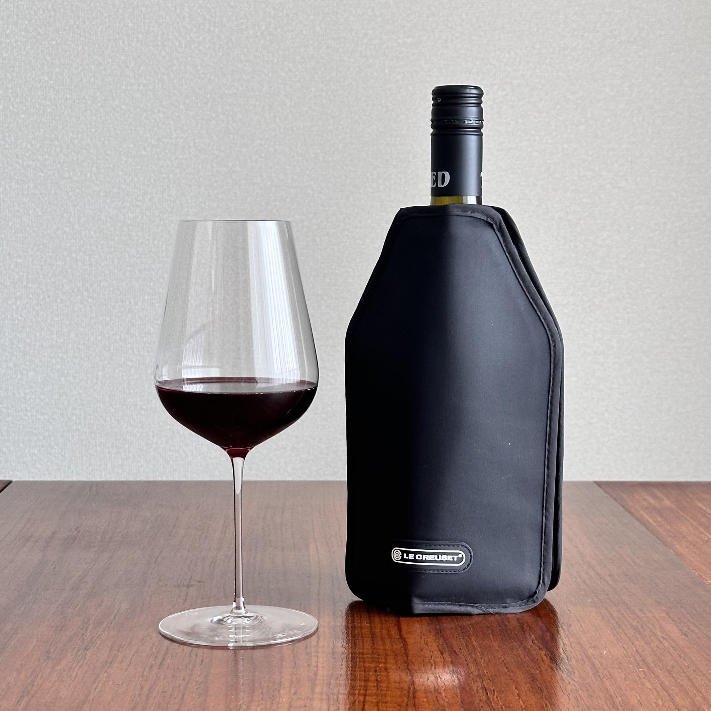 ボトルに被せる氷不要のワインクーラー ル・クルーゼ ブラック