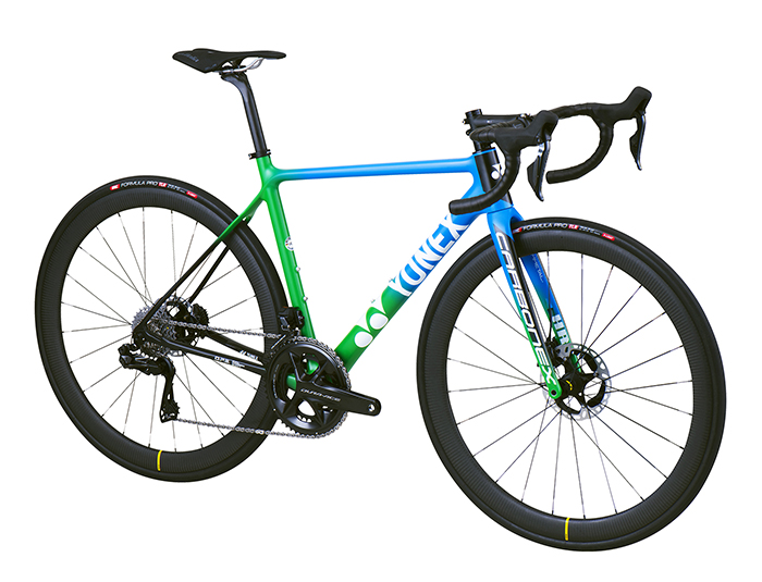 シマノ社製コンポーネントDura-AceとULTEGRAを組んだ完成車 「CARBONEX