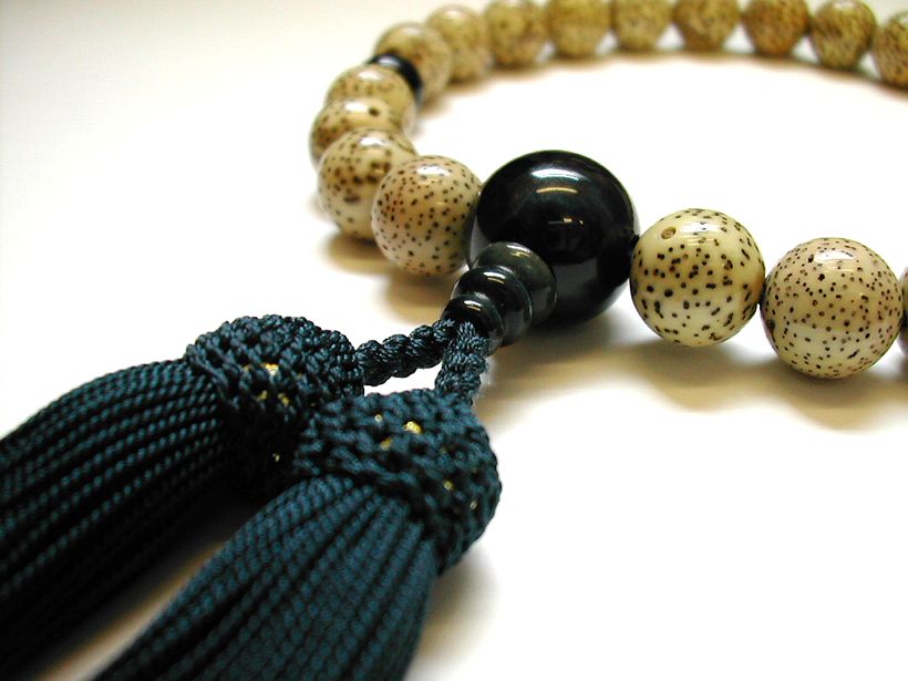 星月菩提樹大玉片手数珠二五房紺虎目石仕立 お数珠の安田念珠店へ