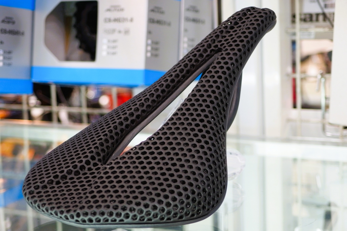 軽量3Dサドル】3Dサドルデビューに『TNI LITE FLY 3Dカーボンサドル