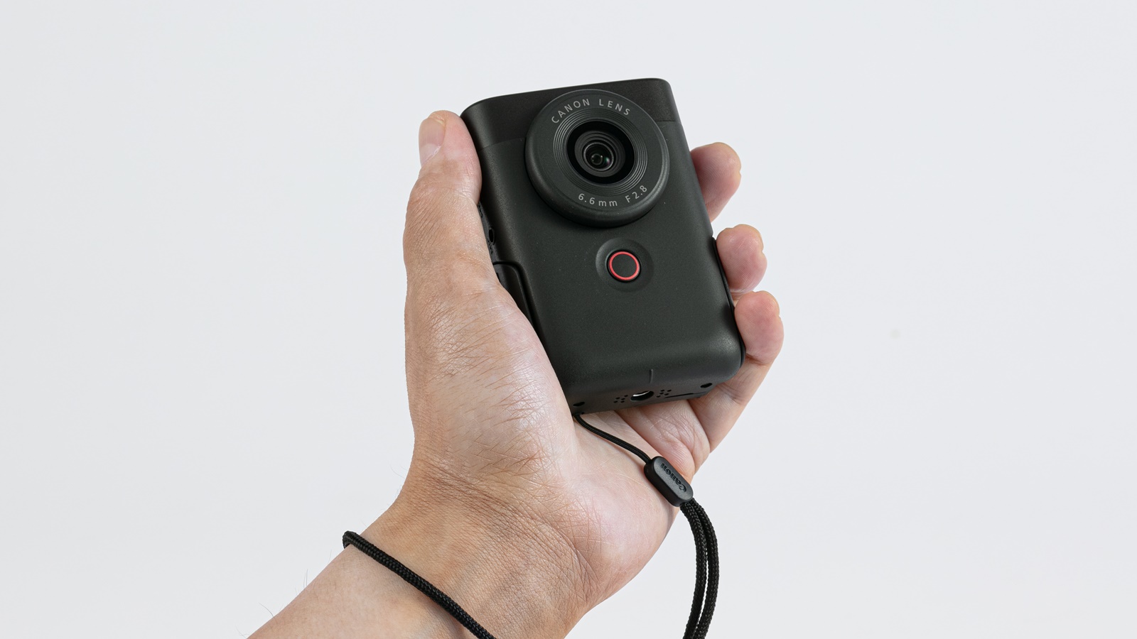 キヤノン初のVlogカメラ「PowerShot V10」、自撮りを片手で快適に