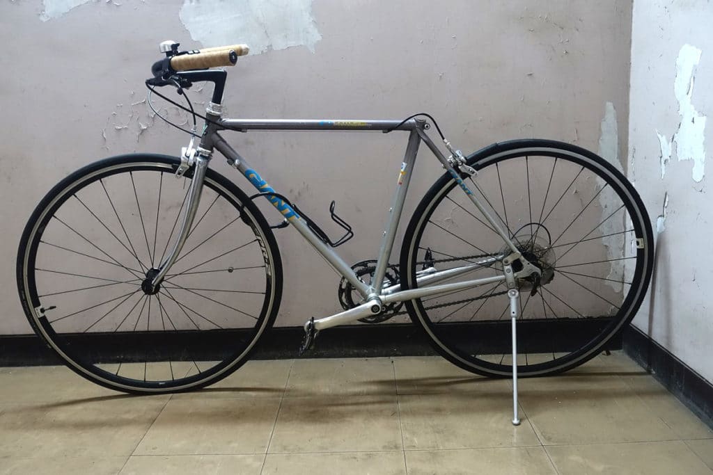 自転車DIY】GIANT（ジャイアント）のクロモリロード「Peloton」を街