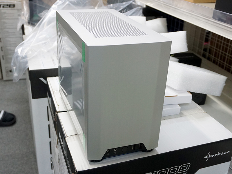 ハイエンド構成もいけるMini-ITXケース「NCASE M1」に強化ガラスパネル