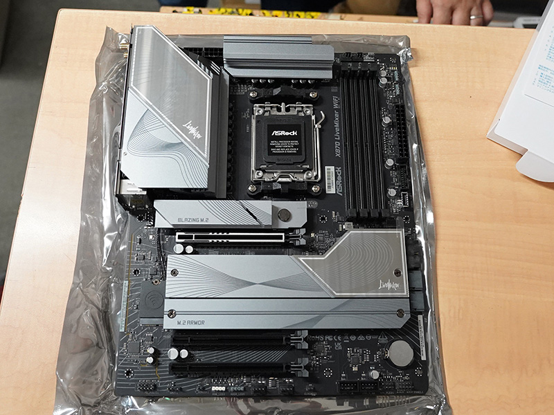 25個もUSBポートを備えたASRockマザー「X870 Livemixer WiFi」が発売