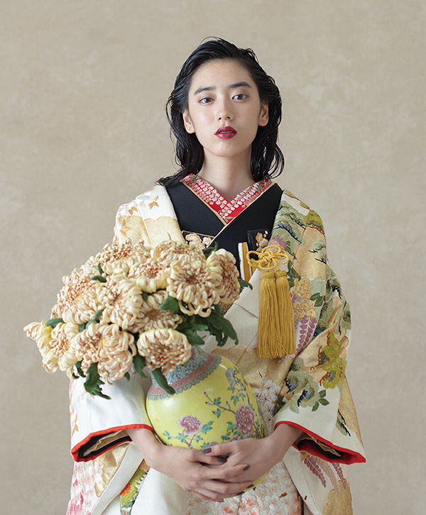 色打掛[白地翔鶴四季花烏文様] / 本振袖[宝尽くし文様] 着物