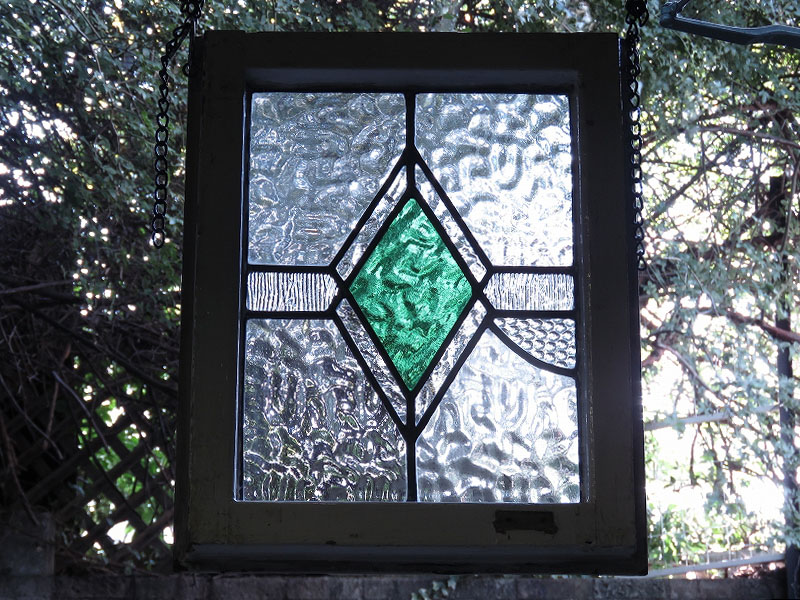 緑のひし形のステンドグラス 1930～40年頃のイギリス製（5月10日