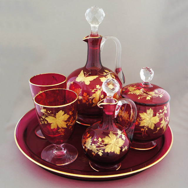 オールドバカラ「赤色ガラス 花蝶文 ナイトセット」《アンティックかとう》