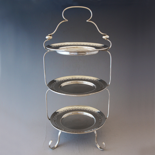 イギリス「三段ケーキスタンド（シルバープレート）」《アンティック