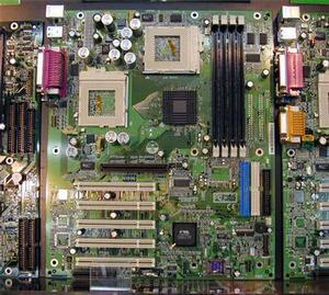 ASCII.jp：FC-PGA2対応をうたうデュアルCPUマザーがMSIから