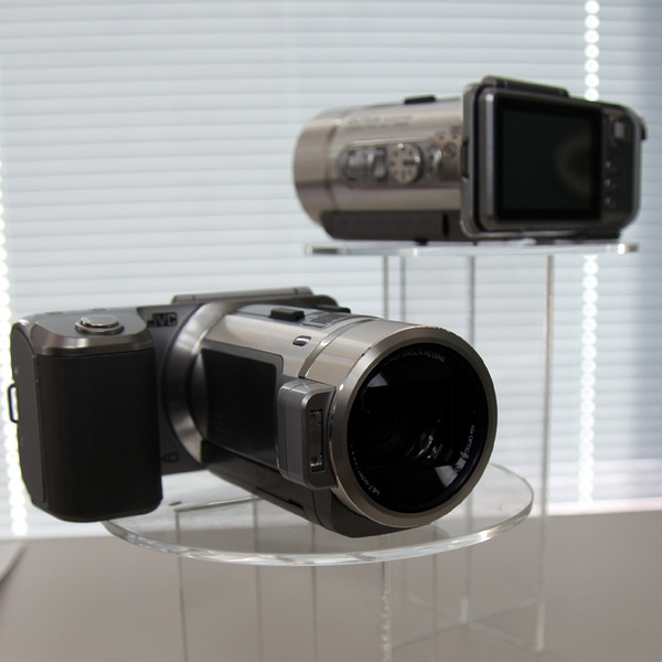 ASCII.jp：ビクターから高速撮影ができる新機軸のカメラが登場