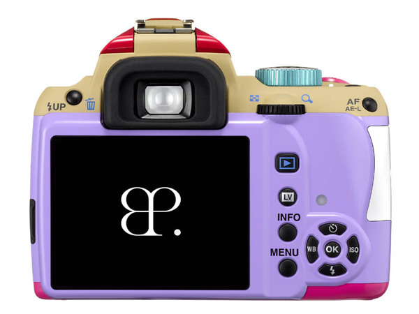 ASCII.jp：配色が凄い!? ペンタックスの「K-r BONNIE PINK」モデル