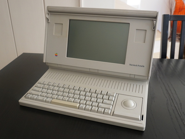 ASCII.jp：当時はこれでもポータブルだったMacintosh Portable (1/3)