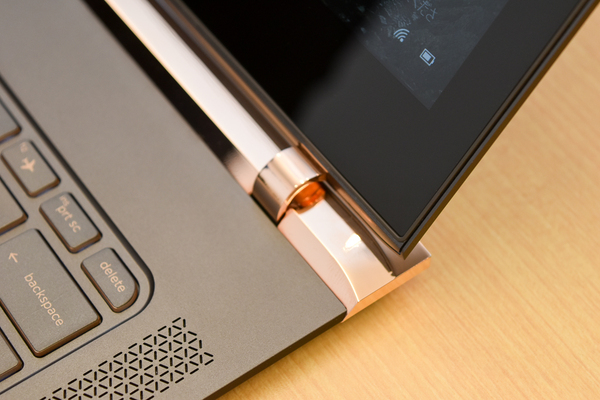 ASCII.jp：世界最薄の13.3型ノート、新「Spectre 13」発売! - 重さ1.11