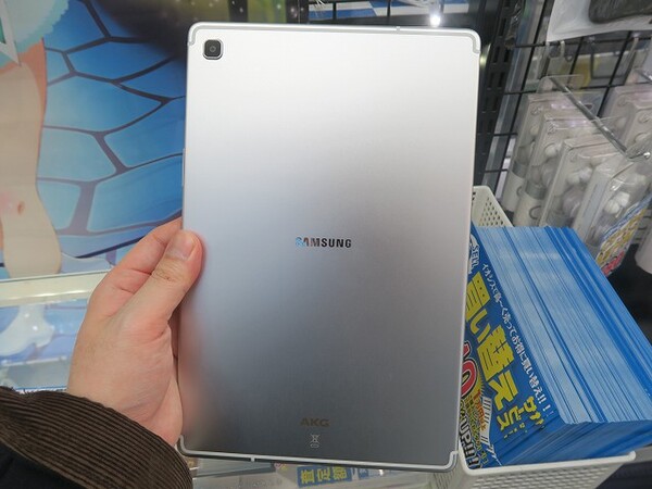 ASCII.jp：400gの超軽量・薄型タブレット「Galaxy Tab S5e」がアキバに