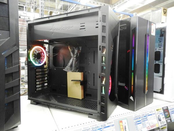 ASCII.jp：アドレサブルRGB LEDファン×3標準装備の安価なPCケース