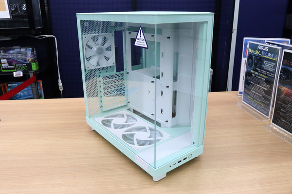 ASCII.jp：白／黒に飽きたらコレ！ 連結一体型ファンを搭載したNZXT