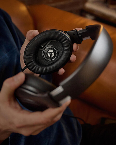 ASCII.jp：ゼンハイザー、密閉型の弱点解決に取り組んだ新ヘッドホン