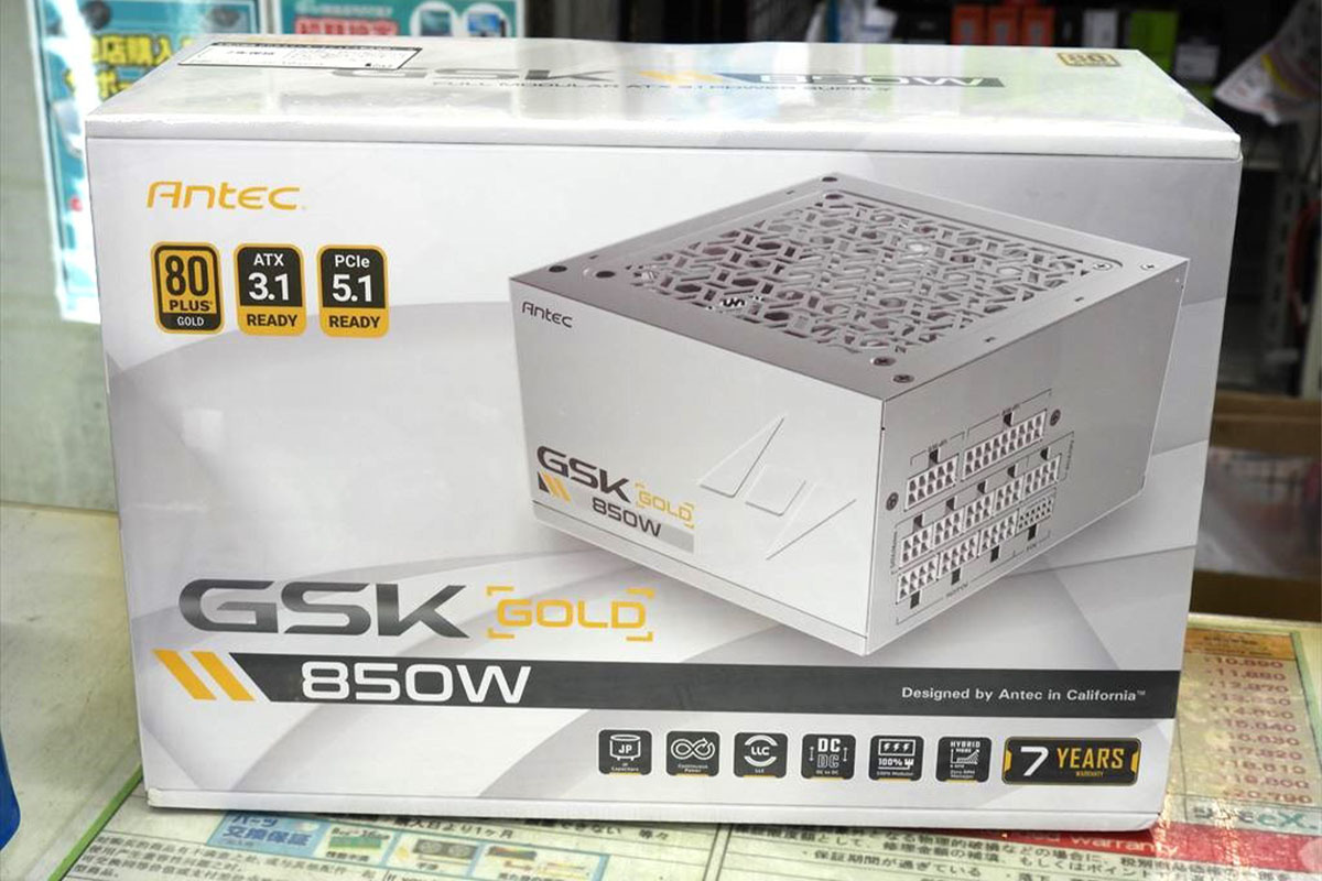 ASCII.jp：本体からケーブルまで“全て白”で統一したAntecのGOLD電源