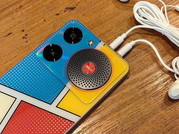 ASCII.jp：2人同時に音楽を楽しめる青春スマホ「nubia Music」に新しい