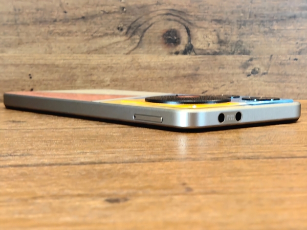 ASCII.jp：2人同時に音楽を楽しめる青春スマホ「nubia Music」に新しい