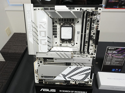 ASUSのOC特化マザー「ROG MAXIMUS Z890 APEX」が発売、メモリ用冷却