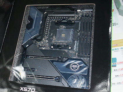 ASRock×RazerコラボのRyzen向けマザーが発売、ベースモデルはX570/B550