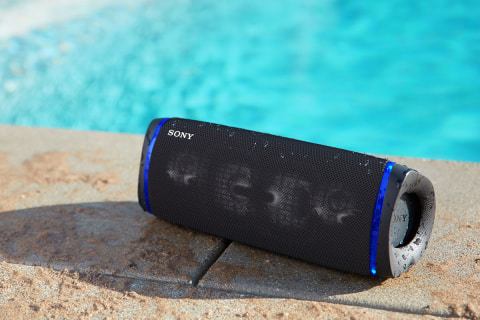 ソニー、非対称形ユニットで高音質化した“光る”Bluetoothスピーカー