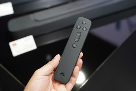 JBL、薄くなったお手軽サウンドバー「BAR 2.0 All-In-One MK2」 - AV Watch