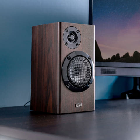 サンワ、10480円の木目調アクティブスピーカー。3Dサラウンド機能も