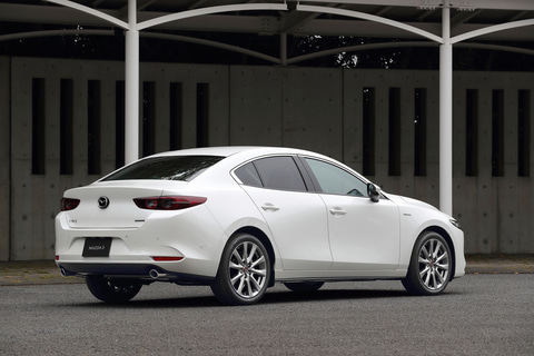 マツダ、100周年特別記念車とカーデザイナーが手がける初の