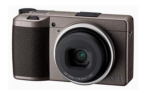 本体色“メタリックウォームグレー”の「RICOH GR III Diary Edition」が