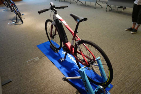 パナソニック、時速50kmの電動アシスト「ケイリン先導車」。8月4日五輪