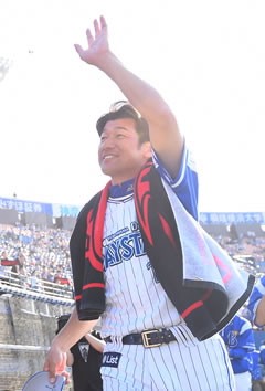 三浦選手発案「感謝企画」直筆サイン入りスペシャルベンチタオル発売